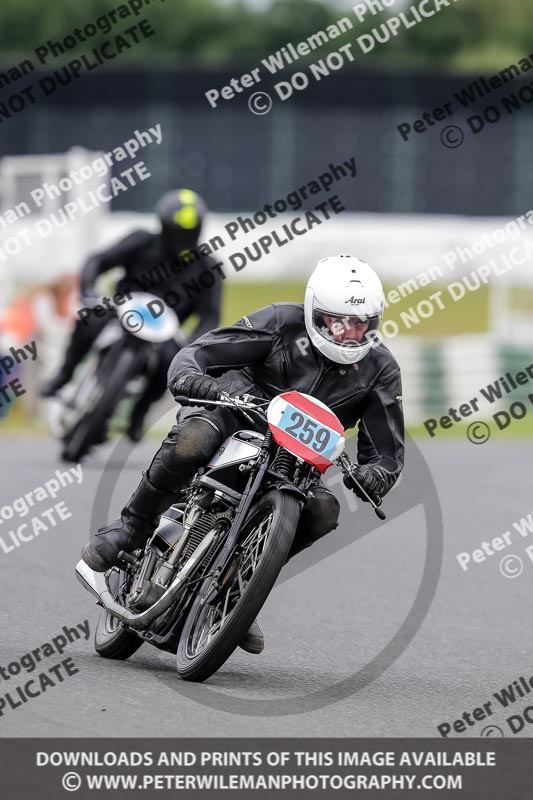 Vintage motorcycle club;eventdigitalimages;mallory park;mallory park trackday photographs;no limits trackdays;peter wileman photography;trackday digital images;trackday photos;vmcc festival 1000 bikes photographs